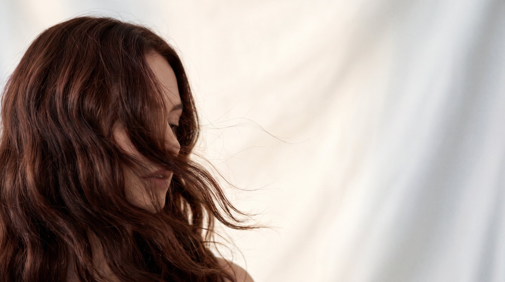 Naturally wavy hair with believable controlled movement and visible texture